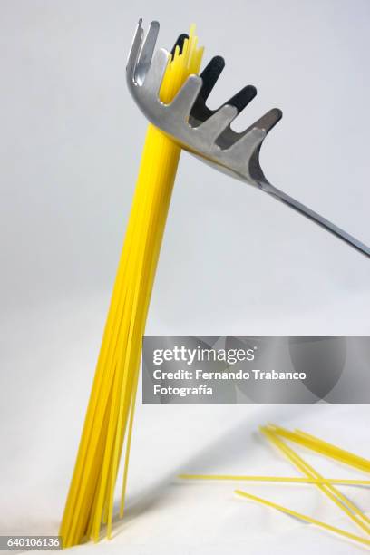 spaghetti - mestolo foto e immagini stock