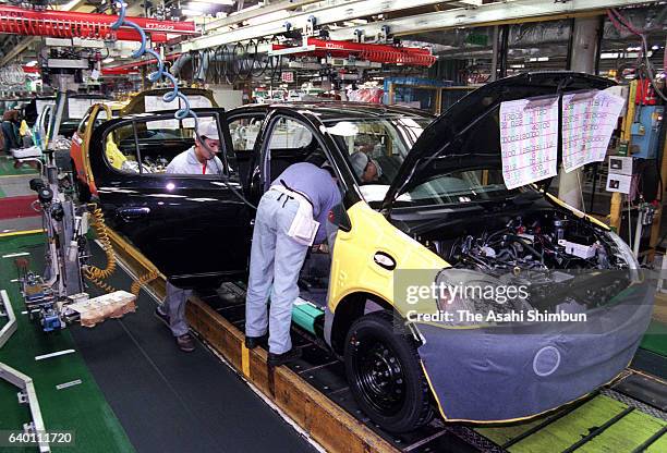 Vitz Rack End 80 Toyota Vitz Photos & High Res Pictures - Getty Images
