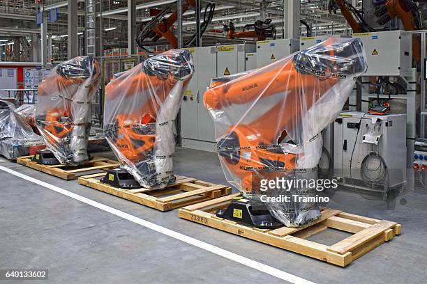 robots in the car factory - branch plant part stock pictures, royalty-free photos & images