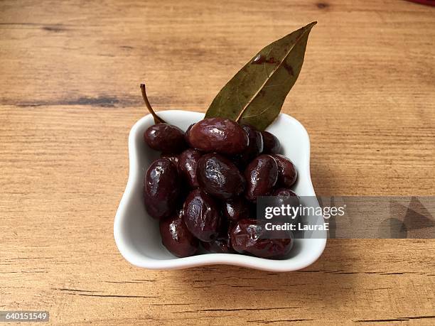 snack time! - aceite de oliva stockfoto's en -beelden