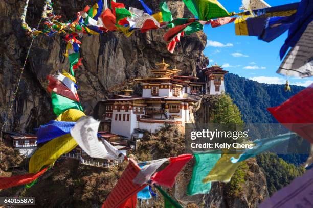 paro taktshang monastery - bhoutan photos et images de collection