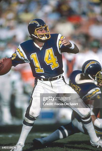 Dan Fouts of the San Diego Chargers drops back to pass against the Philadelphia Eagles during an NFL football game December 15, 1985 at Jack Murphy...