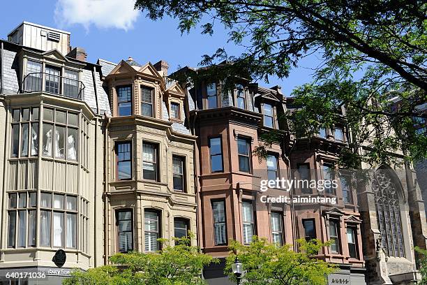 architectures on newbury street in boston - newbury street stock pictures, royalty-free photos & images