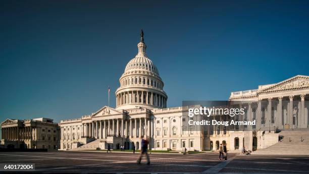 us capitol building in washington d.c, usa - capitólio capitol hill imagens e fotografias de stock