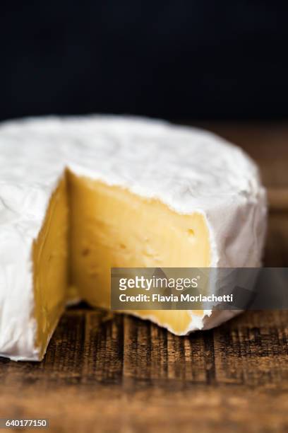 brie cheese - käselaib stock-fotos und bilder