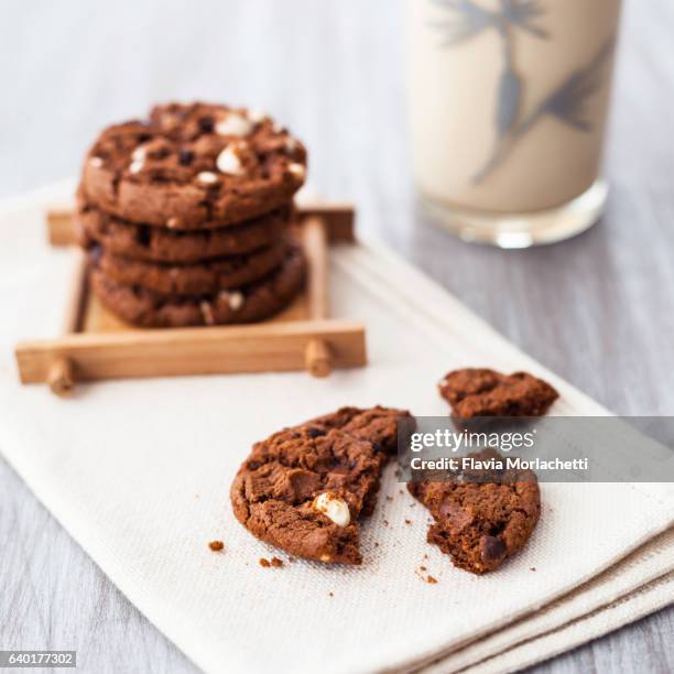chocolate chip cookies - chocolate square stock pictures, royalty-free photos & images