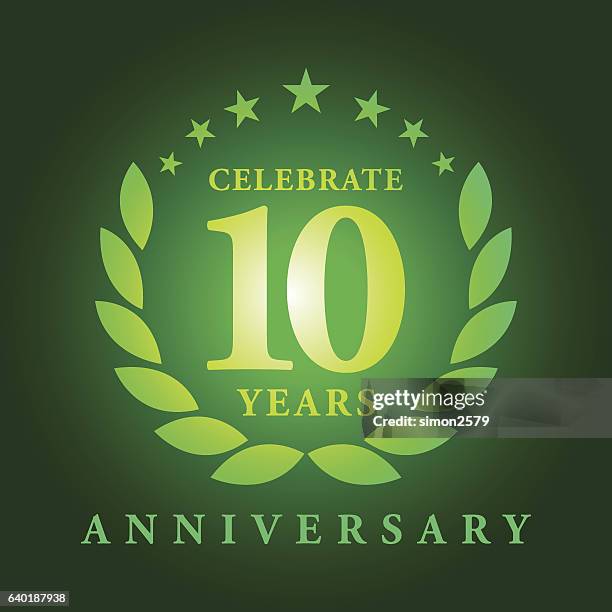 zehn jahre jubiläum-emblem - 10 years stock-grafiken, -clipart, -cartoons und -symbole