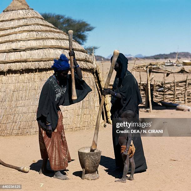 Tuareg women pounding millet, Iferouane oasis, Air mountains, Agadez region, Niger.