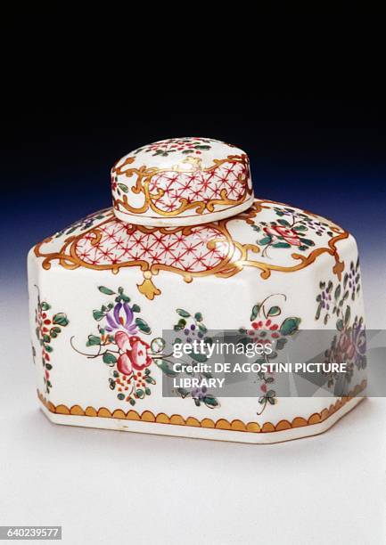 Tea caddy, ceramic container for tea, 18th-19th century.