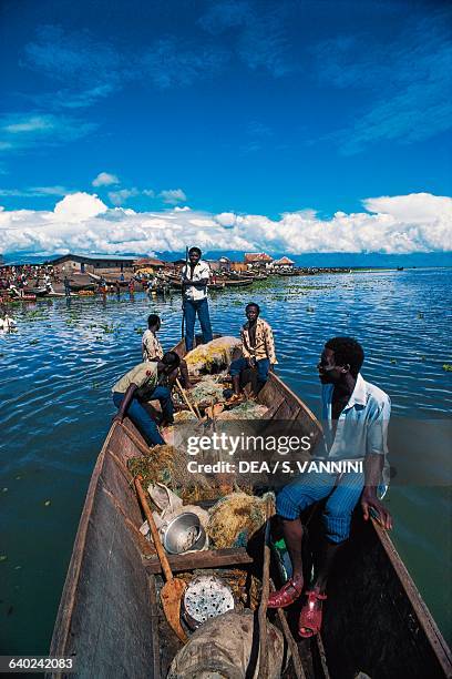 Fish In Congo Rdc Vitshumbi Fishing Photos et images de collection - Getty Images