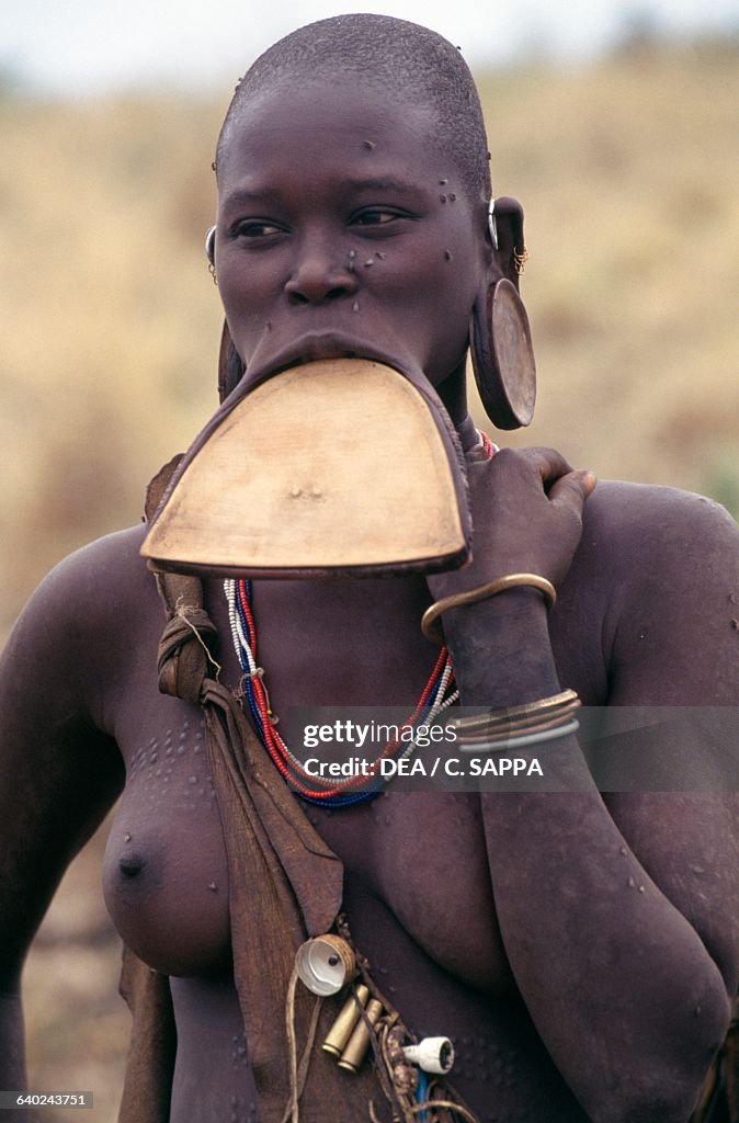 Mursi woman with a lip plate, Mago National Park