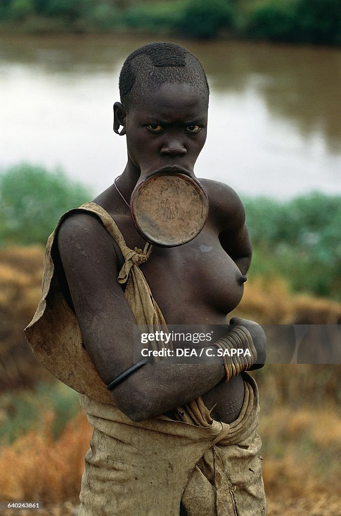 Young Mursi woman, Mago National Park
