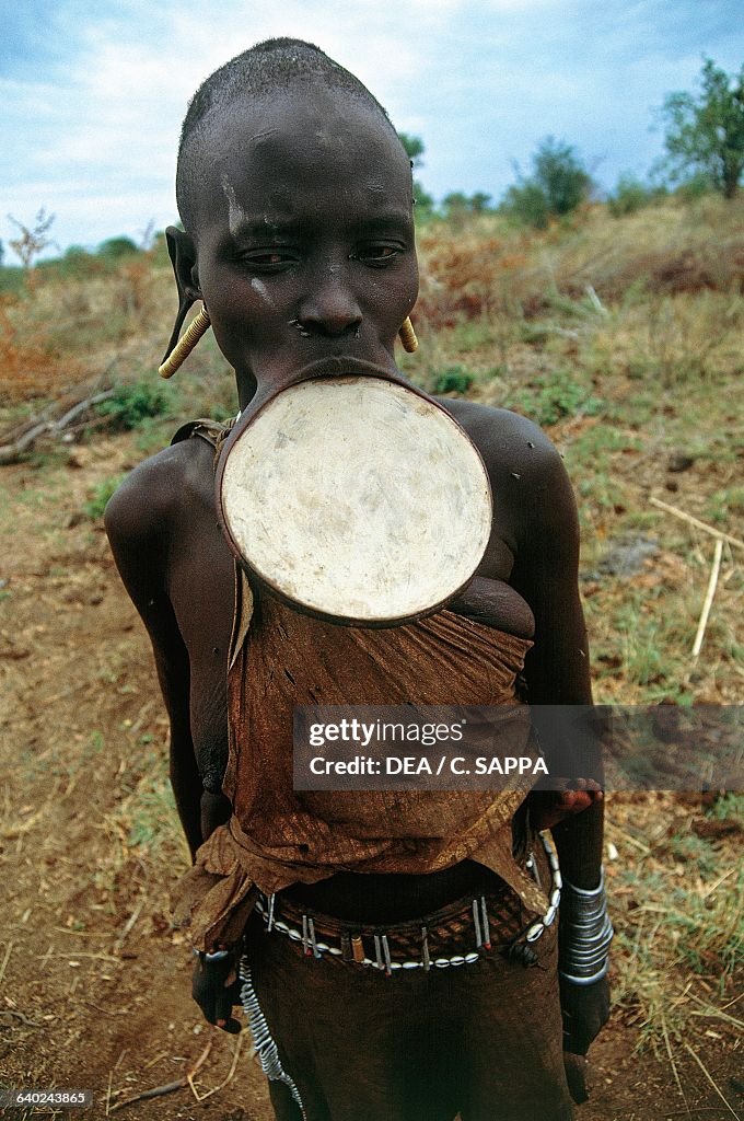 Young Mursi woman, Mago National Park