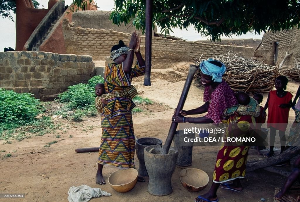 Women working millet, Mali