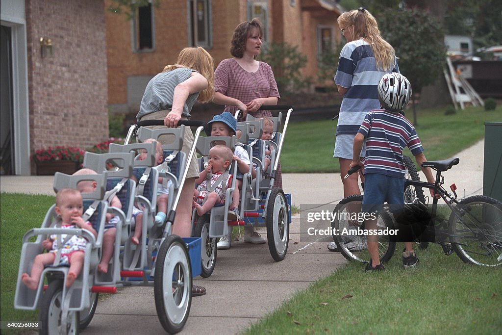 THE MOTHER OF THE MCCAUGHEY SEPTUPLETS AND HER SISTER