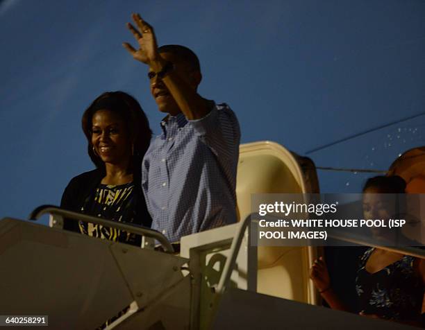 The First Family, President Barack Obama, Michelle Obama arrive at Joint Base Pearl Harbor-Hickam for there winter vacation in Hawaii. 21 december...