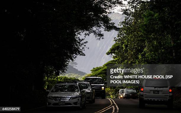 President Barack Obama's motorcade is seen departing for his vacation rental at Kailuana Place after hiking the Na Pohaku O Hauwahine trail off of...