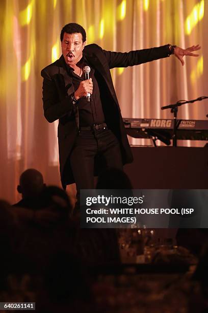 American singer Lionel Richie performes 'Easy' during a dinner on the occassion of the U.S.-Africa Leaders Summit on the South Lawn of the White...