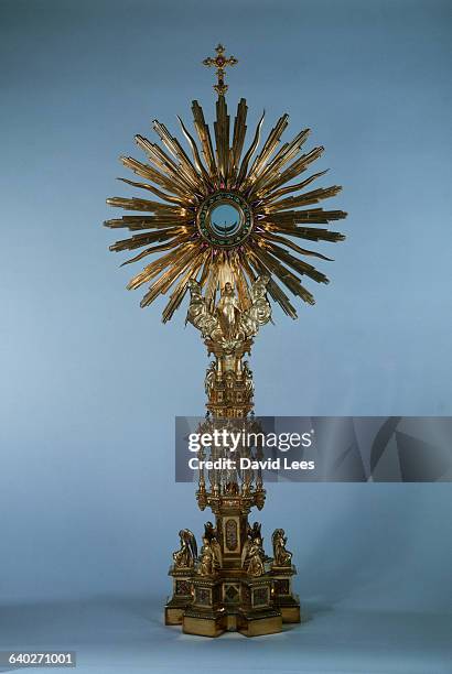 Monstrance in gilt silver and semi-precious stones. At the base there are six angels, above them a shrine containing the three archangels: Michael...