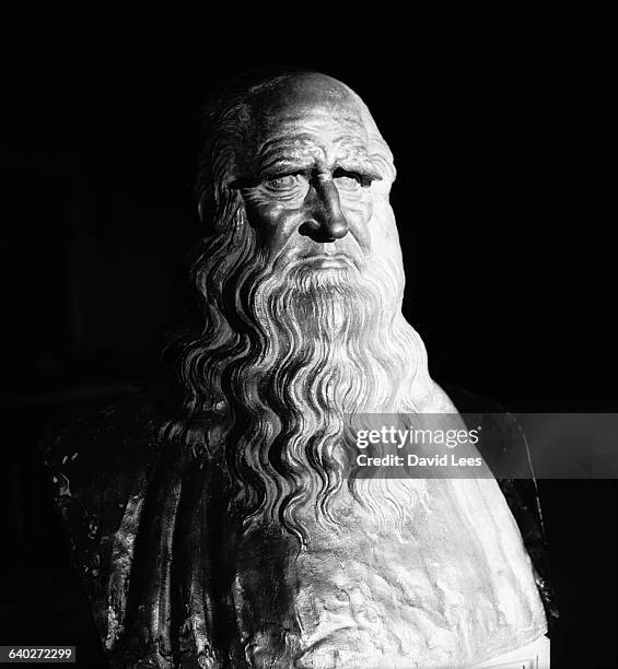 Statue of Leonardo da Vinci [1452-1519].