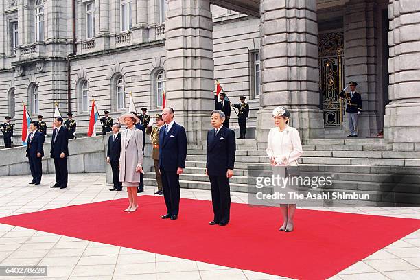 Grand Duchess Josephine Charlotte and Grand Duke Jean of Luxembourg, Emperor Akihito and Empress Michiko attend the welcome ceremony at the Akasaka...