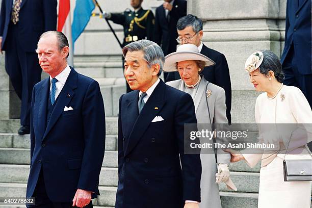 Grand Duke Jean of Luxembourg, Emperor Akihito, Grand Duchess Josephine Charlotte of Luxembourg and Empress Michiko attend the welcome ceremony at...