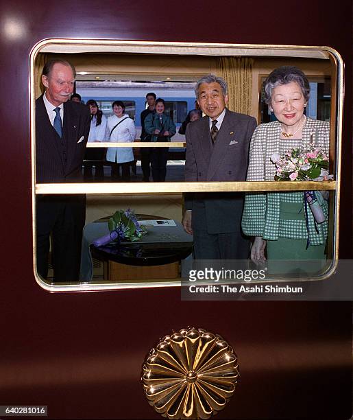 Grand Duke Jean of Luxembourg, Emperor Akihito and Empress Michiko are seen at the special coach at JR Otsuki Station on April 8, 1999 in Otsuki,...