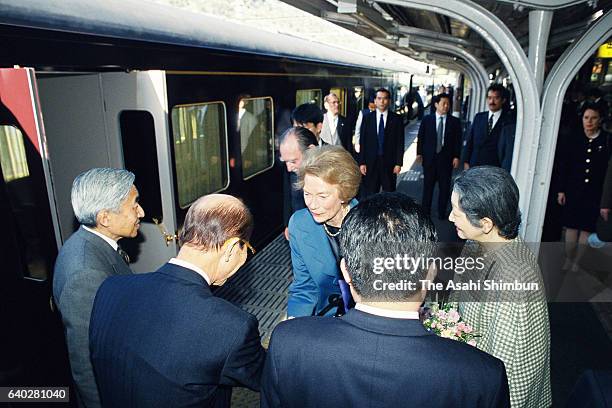 Grand Duke Jean, Grand Duchess Josephine Charlotte of Luxembourg, Emperor Akihito and Empress Michiko are seen off at JR Otsuki Station on April 8,...
