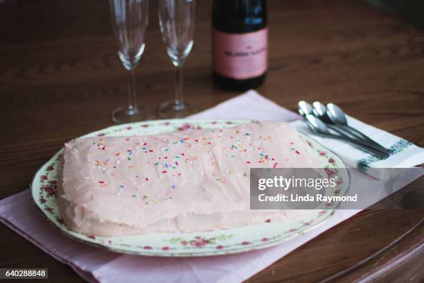 pink home made cake with champagne and glasses beside - backery fotografías e imágenes de stock
