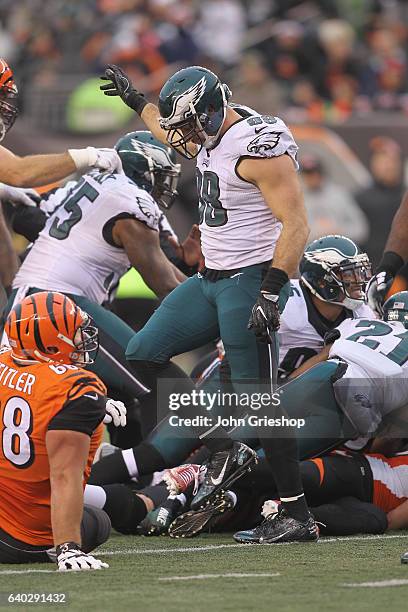 Connor Barwin of the Philadelphia Eagles celebrates a defensive stop during the game against the Cincinnati Bengals at Paul Brown Stadium on December...