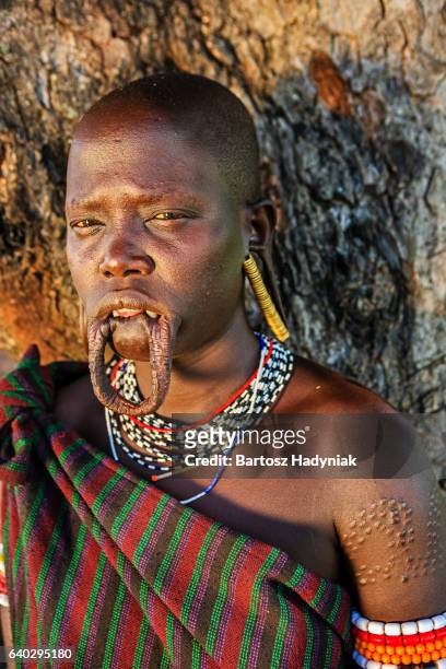 ポートレートマーシ族の女性は、エチオピア、アフリカ  - mursi tribe ストックフォトと画像