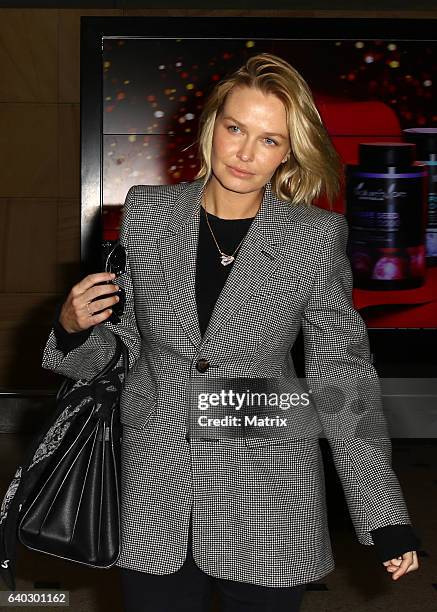 Lara Worthington arrives at Sydney Airport on January 30, 2017 in Sydney, Australia.