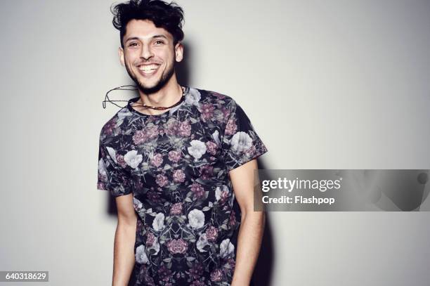 fotos e imágenes de Indian Men Hair Style - Getty Images fotos e imágenes de Indian Men Hair Style - Getty Images