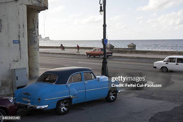 street of malecon havana in cuba - classic car point of view stock pictures, royalty-free photos & images