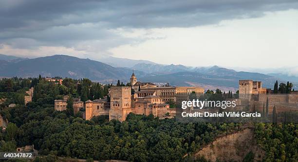 la alhambra, granada, andalusia, spain - alhambra fotografías e imágenes de stock