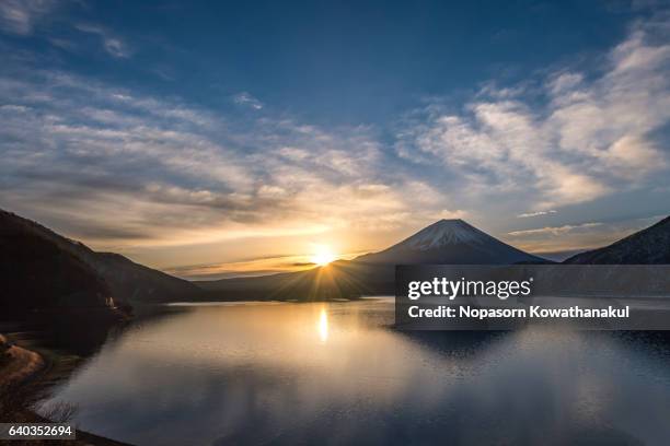 Sun Rises In Japan Japanese Sun Photos and Premium High Res Pictures - Getty Images