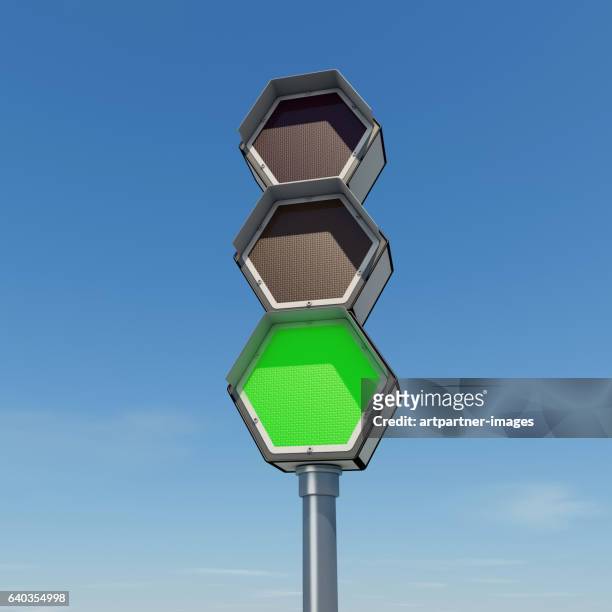 green traffic light with blue sky - ampel grün stock-fotos und bilder