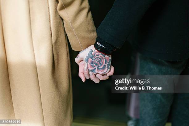 couple holding hands - positive attitude stock-fotos und bilder
