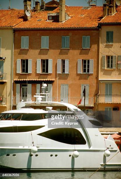 europe, france, st tropez, view of architecture and buildings, apartment building (year 1997) - saint tropez stock-fotos und bilder