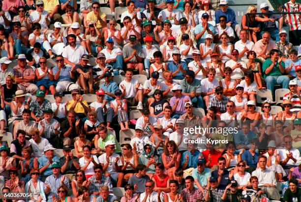europe, france, paris, view of spectators at tennis match - paris tennis stock-fotos und bilder