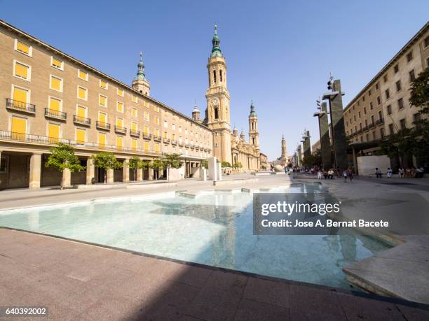 tourists walking by  plaza major of the basilica of our lady of the pillar, zaragoza - サラゴサ県 ストックフォトと画像
