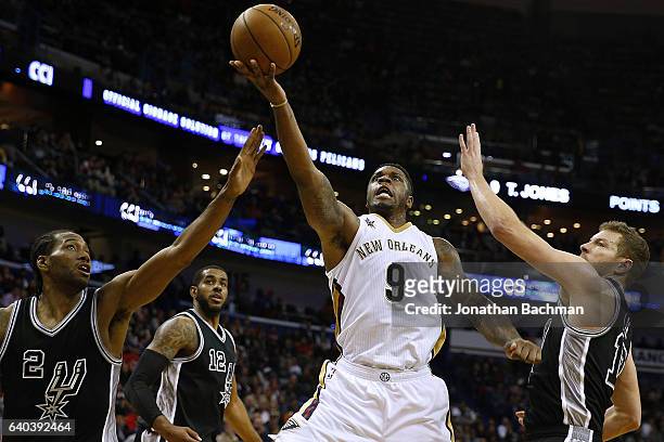 Terrence Jones of the New Orleans Pelicans shoots against Kawhi Leonard of the San Antonio Spurs and David Lee during the second half of a game at...