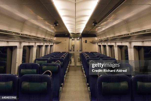 train carriage - treincoupé stockfoto's en -beelden