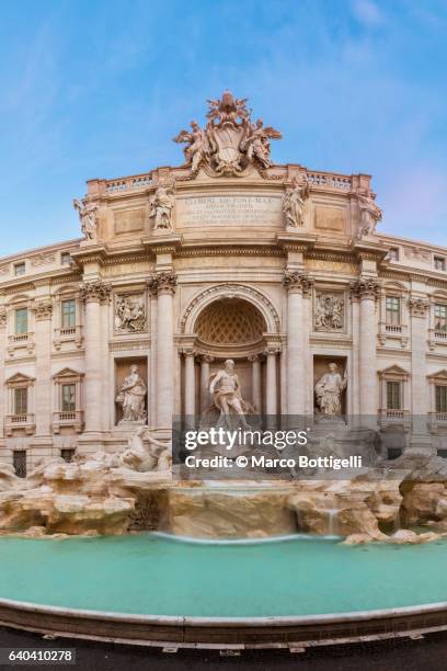 the trevi fountain in rome, lazio, italy. - fontana de trevi fotografías e imágenes de stock