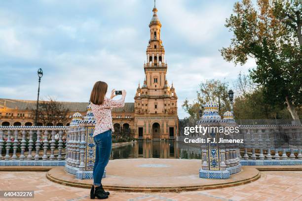 woman taking a photograph - capturar una imagen fotografías e imágenes de stock