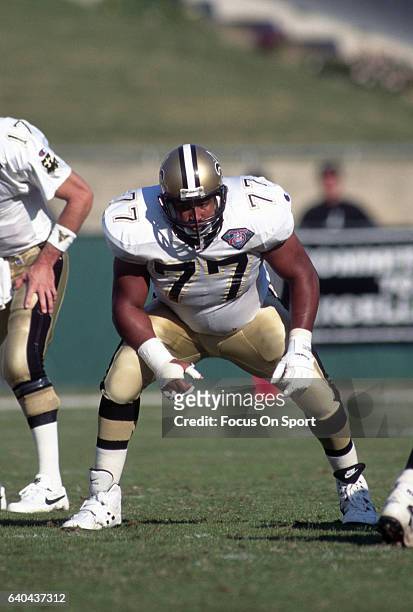 Willie Roaf of the New Orleans Saints in action against the Los Angeles Raiders during an NFL football game November 20, 1994 at the Los Angeles...