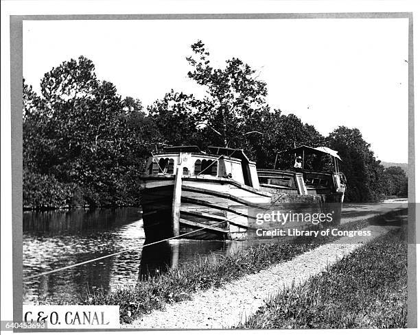 Boat on the Chesapeake and Ohio Canal near Washington D. C.. | Location: near Washington D. C., USA.