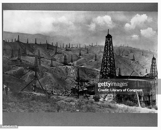 Original Oil Rigs 1,179 Vintage Oil Rig Stock Photos, High-Res Pictures, and Images ...