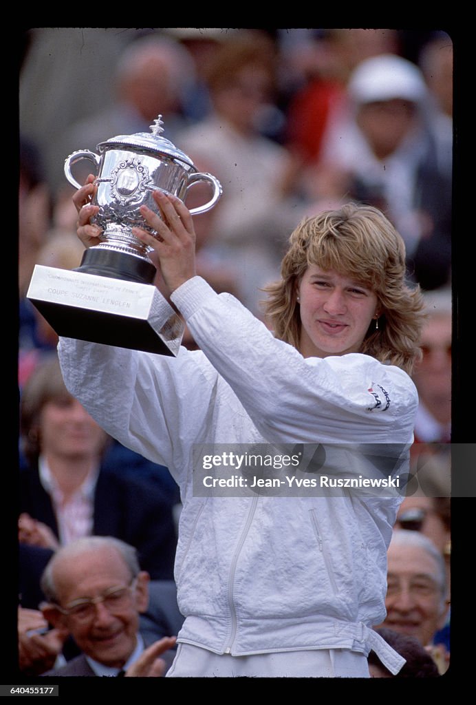 Steph Graph Top German tennis player Steffi Graf with one of her early French ...