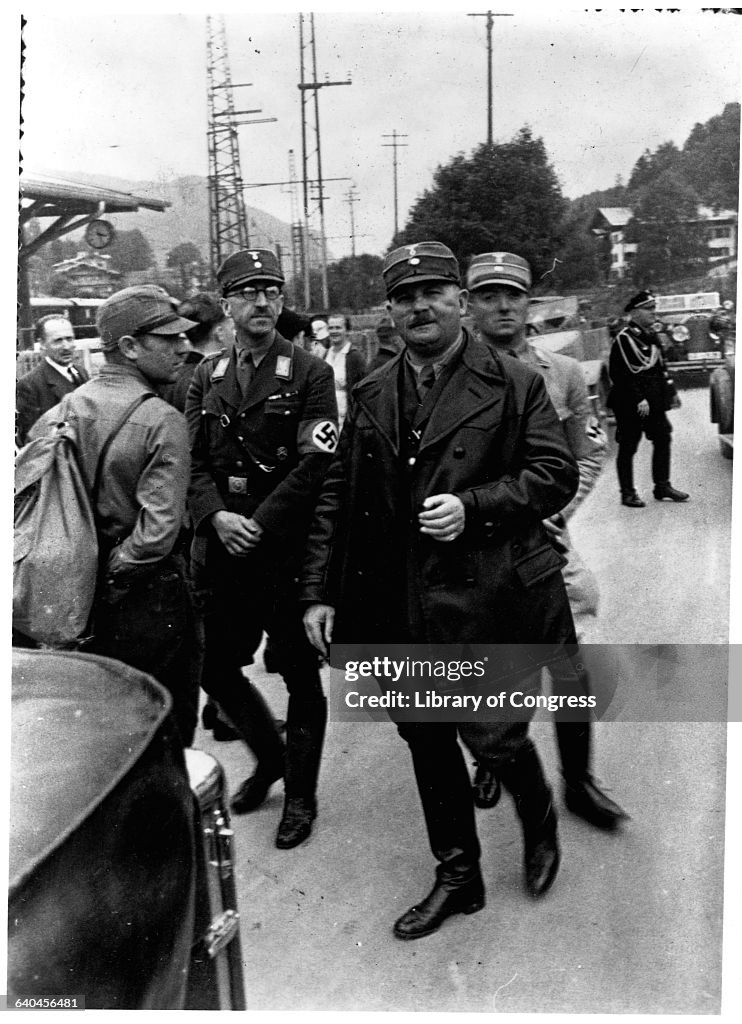 Sturmabteilung Leader Ernst Rohm with Nazi Soldiers ニュース写真 - Getty Images